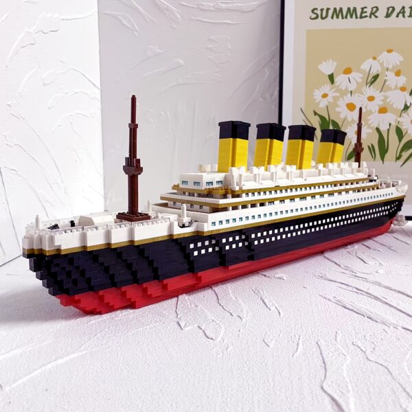 Challenge The Difficult 3800+ Unsinkable Love Classic Titanic Building Block Model Three-dimensional Assembly Love She Sent Her Handmade Gift Valentine'S Day Lovers Toy Gift - Image 4