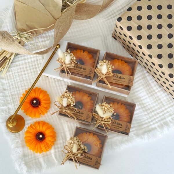Personalized Sweet 15 Daisy Candle Gift, Sweet 16 Birthday Party Gift, Quinceañera Favors For Guest, Personalized Gift, Sweet 15 Candle Gift - Image 3