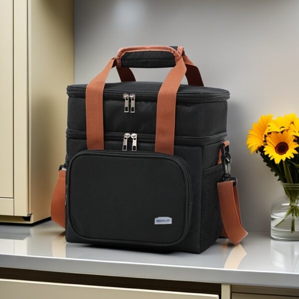 [Outdoor Refrigerated Bag] The outdoor refrigerated bag can be expanded with a double-layer insulated ice pack. It comes with an adjustable shoulder strap for portability and convenience, making it suitable for work, camping and non-food contact at the beach - Image 3